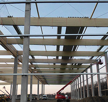 Lausitzer Geüstbau: Auffangnetze für Dachsanierung